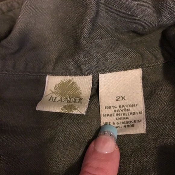 Women’s button up short sleeve blouse - Picture 2 of 2